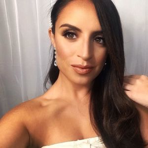 Meet your Posher, Lara